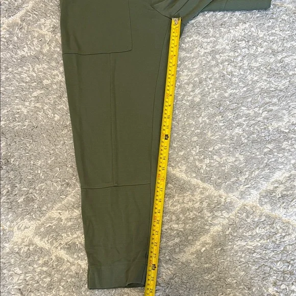 CAbi Olive Green Cropped Pants - Picture 5 of 6